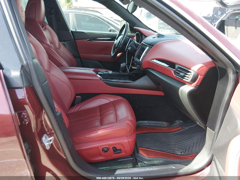 2017 Maserati Levante VIN ZN661XUS8HX243200 IAAI salvage auction — RIGHT SIDE, Salvage Title, sold $6,100 on 2026-07-23 (photo 5)