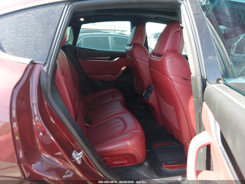2017 Maserati Levante VIN ZN661XUS8HX243200 IAAI salvage auction — RIGHT SIDE, Salvage Title, sold $6,100 on 2026-07-23 (photo 8)