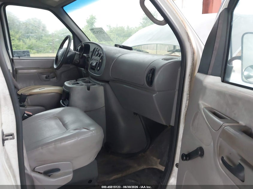 2002 Ford E 250 VIN 1FTNE24L62HB59746 IAAI salvage auction — NORMAL WEAR, Clear (Florida), sold $375 on 2026-07-07 (photo 5)