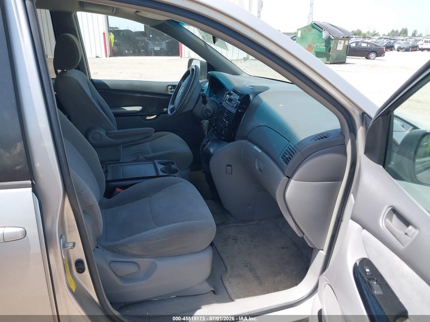 2004 Toyota Sienna VIN 5TDZA23CX4S204667 IAAI salvage auction — NORMAL WEAR, Clear (Illinois), sold $700 on 2026-07-08 (photo 5)