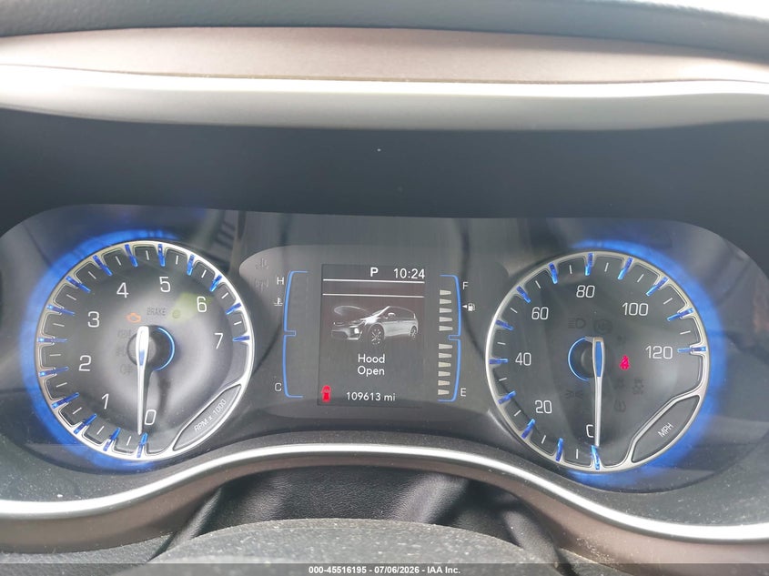 2018 Chrysler Pacifica VIN 2C4RC1BG6JR119841 IAAI salvage auction — NORMAL WEAR, Clear (Tennessee), sold $2,500 on 2026-07-26 (photo 7)