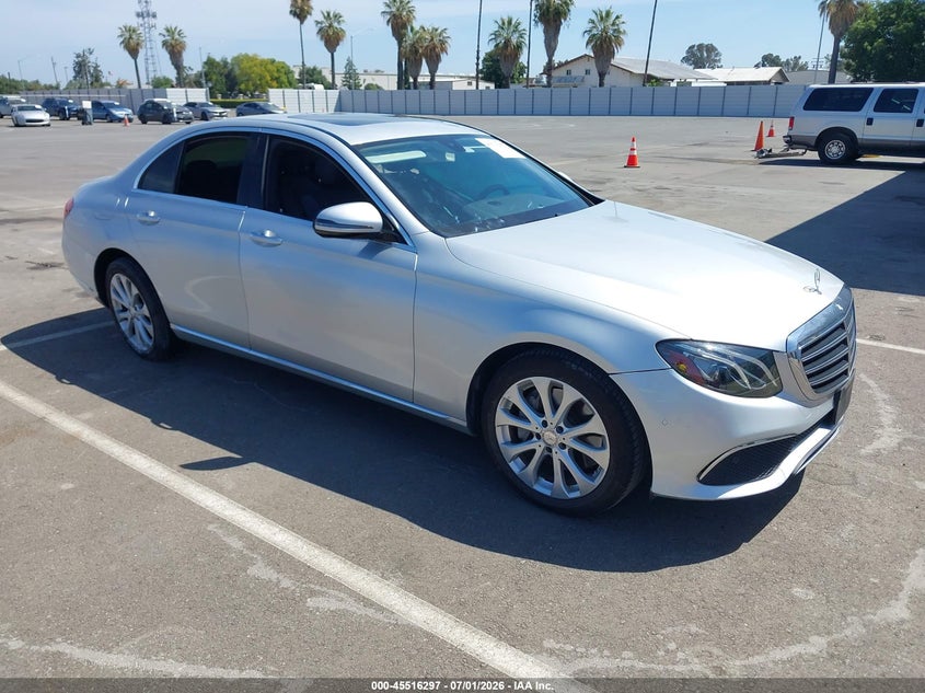 2017 Mercedes-benz E-klasse VIN WDDZF4JBXHA194013 IAAI salvage auction — SIDE, Salvage Title, sold $4,800 on 2026-08-04 (photo 1)