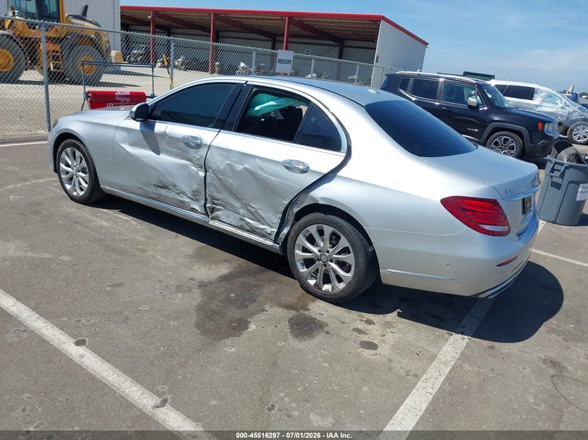 2017 Mercedes-benz E-klasse VIN WDDZF4JBXHA194013 IAAI salvage auction — SIDE, Salvage Title, sold $4,800 on 2026-08-04 (photo 3)