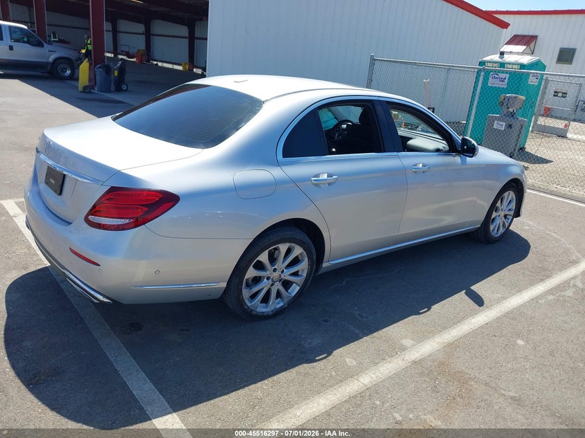 2017 Mercedes-benz E-klasse VIN WDDZF4JBXHA194013 IAAI salvage auction — SIDE, Salvage Title, sold $4,800 on 2026-08-04 (photo 4)
