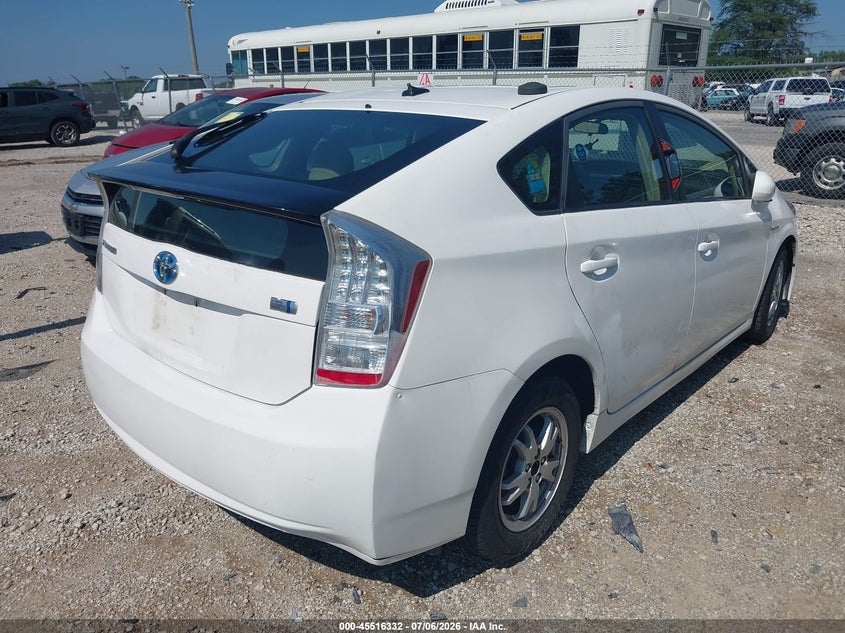 2011 Toyota Prius VIN JTDKN3DU4B5370155 IAAI salvage auction — NORMAL WEAR, Clear (Illinois), sold $1,750 on 2026-07-28 (photo 4)