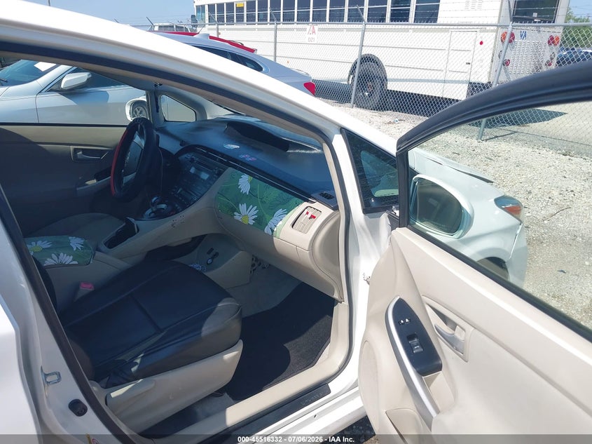 2011 Toyota Prius VIN JTDKN3DU4B5370155 IAAI salvage auction — NORMAL WEAR, Clear (Illinois), sold $1,750 on 2026-07-28 (photo 5)