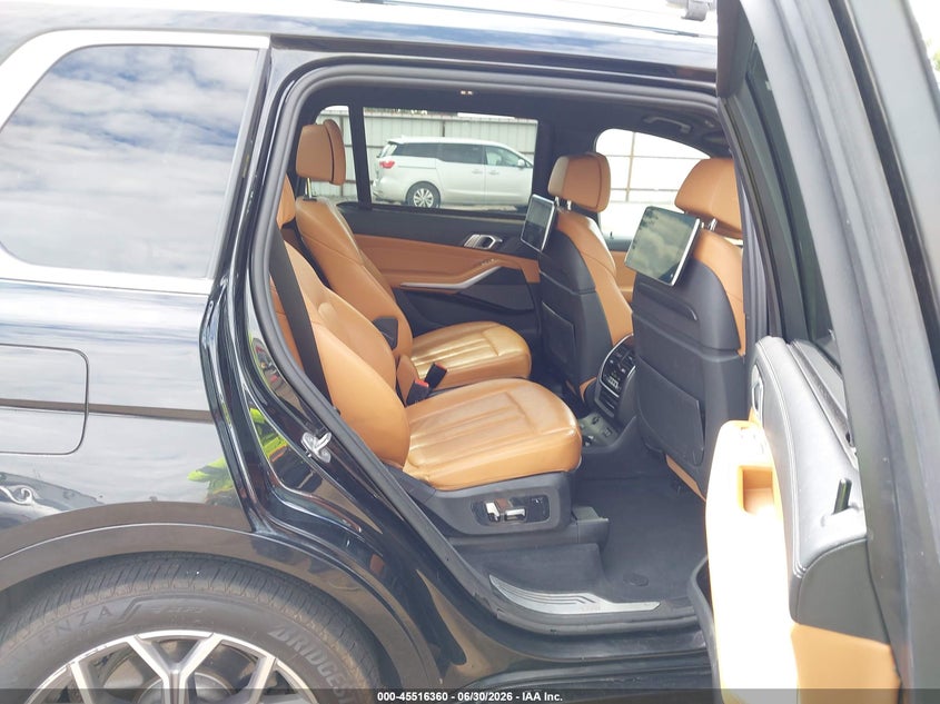 2020 BMW X7 VIN 5UXCW2C08L9C40921 IAAI salvage auction — RIGHT FRONT, Salvage Title, sold $17,400 on 2026-07-15 (photo 8)
