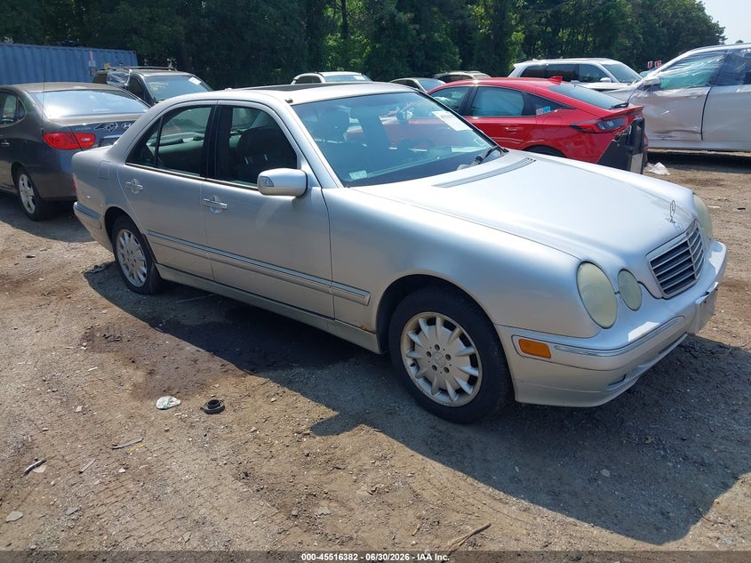 2000 Mercedes-benz E-class VIN WDBJF82J5YX037781 IAAI salvage auction — FRONT END, Clear (New York), sold $550 on 2026-07-28 (photo 1)