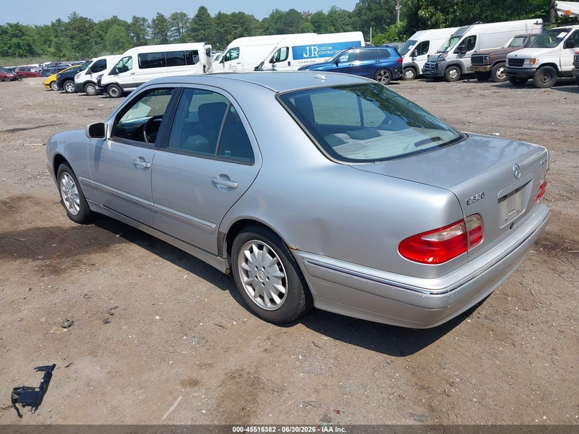 2000 Mercedes-benz E-class VIN WDBJF82J5YX037781 IAAI salvage auction — FRONT END, Clear (New York), sold $550 on 2026-07-28 (photo 3)