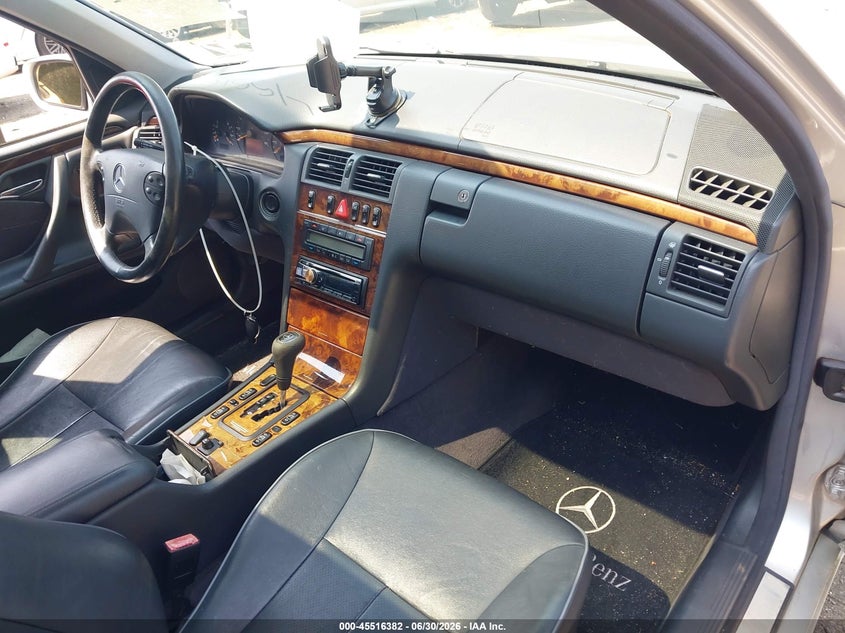 2000 Mercedes-benz E-class VIN WDBJF82J5YX037781 IAAI salvage auction — FRONT END, Clear (New York), sold $550 on 2026-07-28 (photo 5)