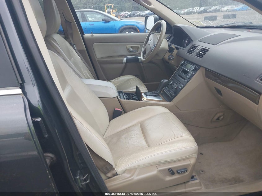 2011 Volvo Xc90 VIN YV4952CZ7B1581196 IAAI salvage auction — NORMAL WEAR, Clear (New York), sold $800 on 2026-07-14 (photo 5)