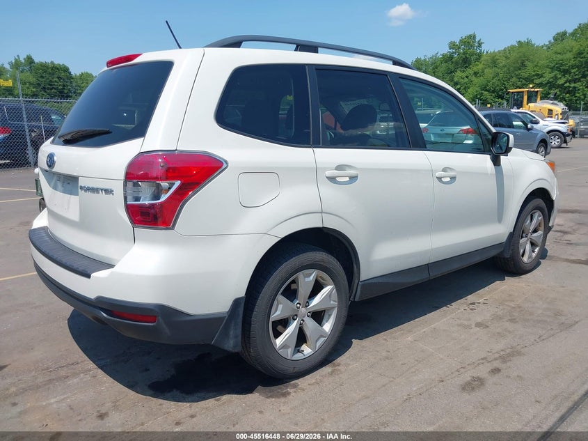 2015 Subaru Forester VIN JF2SJADC1FH831440 IAAI salvage auction — NORMAL WEAR, Clear (Connecticut), sold $625 on 2026-07-30 (photo 4)