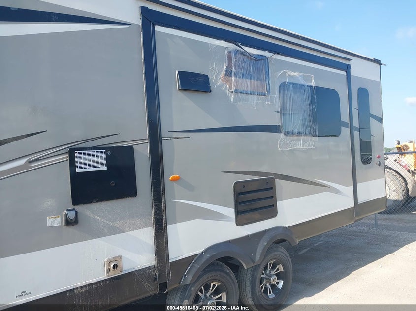 2017 Jayco Jay flight VIN 1UJBJ0BR7H1TN0233 IAAI salvage auction — SIDE, Clear (Michigan), sold $2,950 on 2026-09-10 (photo 6)