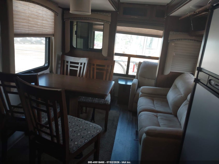 2017 Jayco Jay flight VIN 1UJBJ0BR7H1TN0233 IAAI salvage auction — SIDE, Clear (Michigan), sold $2,950 on 2026-09-10 (photo 8)