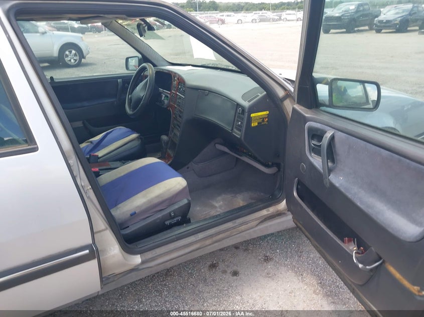 1997 Saab 9000 VIN YS3CF68M1V1029989 IAAI salvage auction — NORMAL WEAR, Clear (Oklahoma), sold $375 on 2026-07-07 (photo 5)