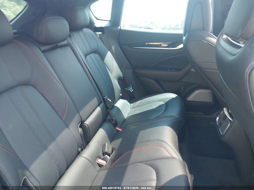 2019 Maserati Levante VIN ZN661XUS9KX338579 IAAI salvage auction — LEFT & RIGHT, Salvage Title, sold $5,350 on 2026-08-18 (photo 8)
