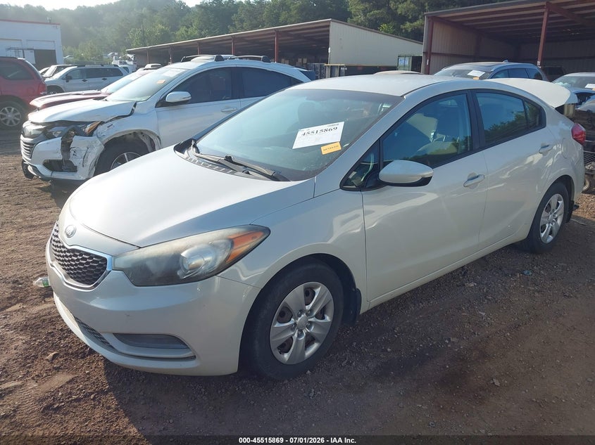 2015 Kia Forte VIN KNAFK4A63F5292198 IAAI salvage auction — REAR END, Salvage Title, sold $800 on 2026-07-26 (photo 2)
