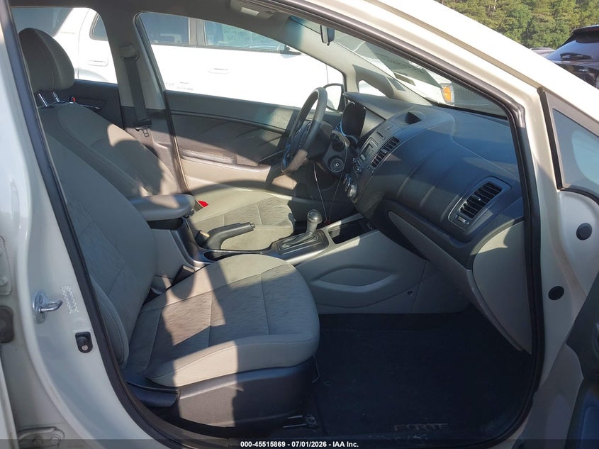2015 Kia Forte VIN KNAFK4A63F5292198 IAAI salvage auction — REAR END, Salvage Title, sold $800 on 2026-07-26 (photo 5)