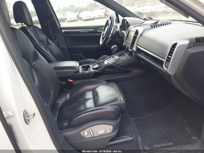 2016 Porsche Cayenne VIN WP1AA2A20GLA10516 IAAI salvage auction — UNKNOWN, Salvage (Pennsylvania), sold $3,200 on 2026-07-31 (photo 5)