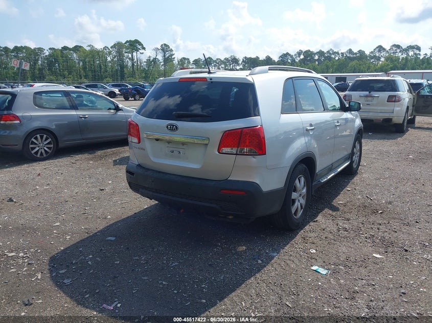 2013 Kia Sorento VIN 5XYKT3A69DG407626 IAAI salvage auction — NORMAL WEAR, Clear (Florida), sold $475 on 2026-07-28 (photo 4)