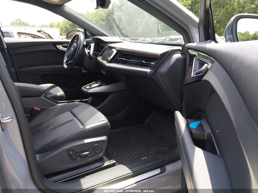 2022 Audi Q4 e-tron VIN WA1H2BFZ9NP030427 IAAI salvage auction — RIGHT FRONT, Salvage Title, sold $12,950 on 2026-07-23 (photo 5)