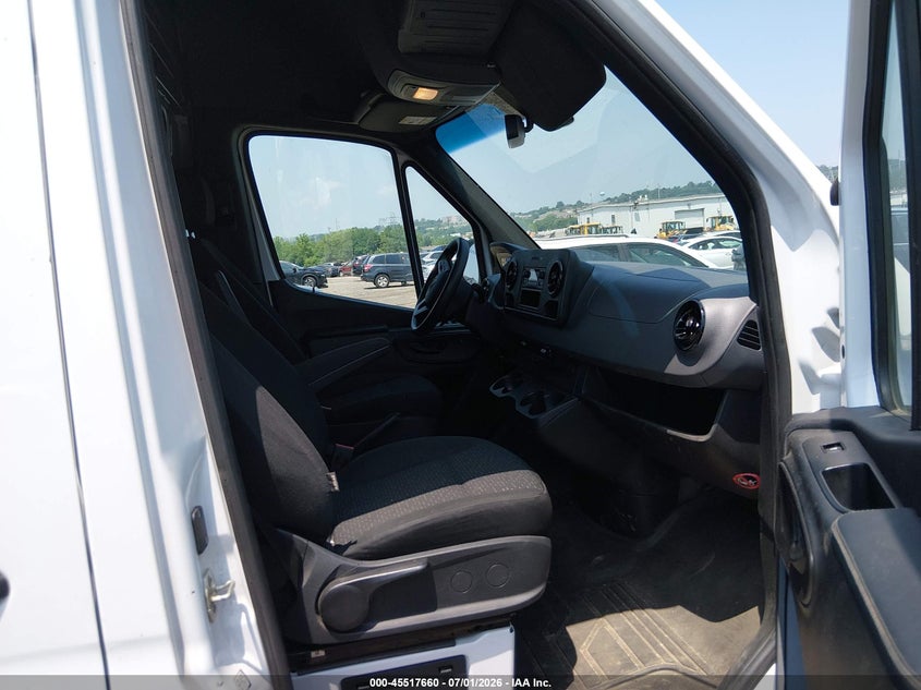 2024 Mercedes-benz Sprinter VIN W1Y4KCHY5RT182504 IAAI salvage auction — REAR END, Salvage Title, sold $21,100 on 2026-08-06 (photo 5)