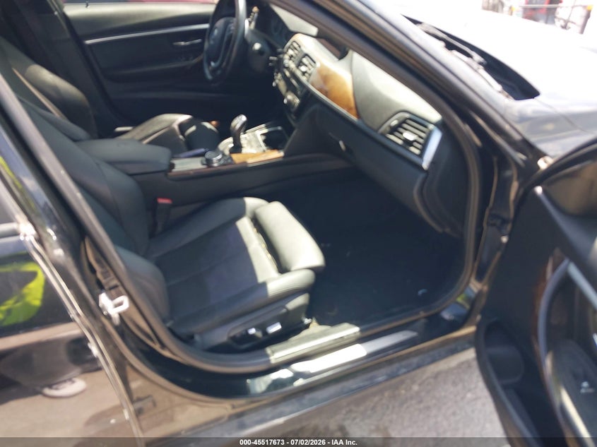 2016 BMW 3er VIN WBA8E9C53GK647679 IAAI salvage auction — NORMAL WEAR, Salvage Title, sold $600 on 2026-09-10 (photo 5)