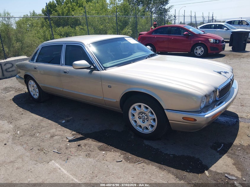 2000 Jaguar Xj series VIN SAJDA23CXYLF19006 IAAI salvage auction — NORMAL WEAR, Clear (New Mexico), sold $475 on 2026-07-13 (photo 1)