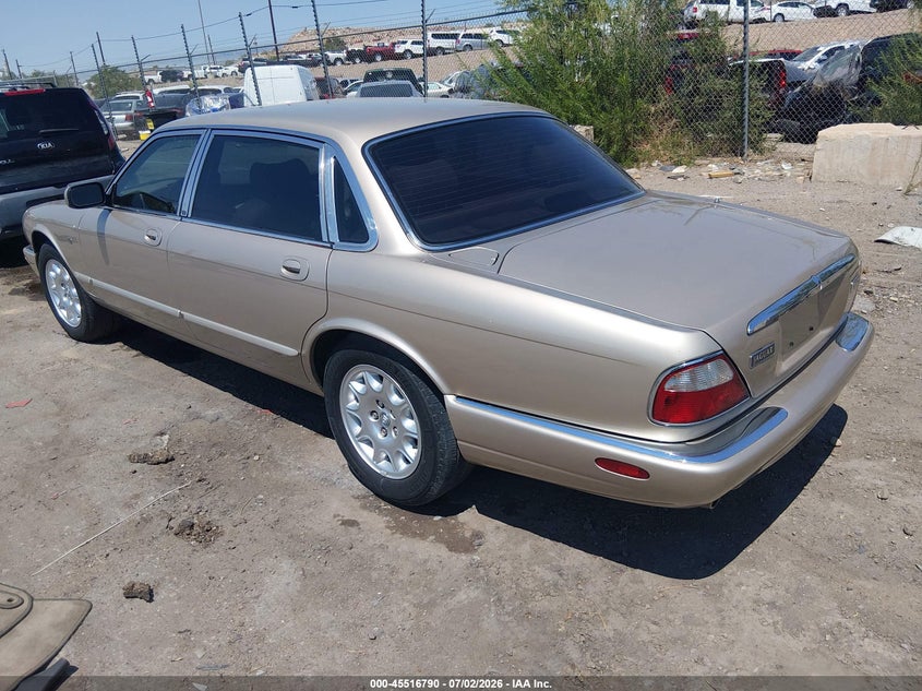 2000 Jaguar Xj series VIN SAJDA23CXYLF19006 IAAI salvage auction — NORMAL WEAR, Clear (New Mexico), sold $475 on 2026-07-13 (photo 3)