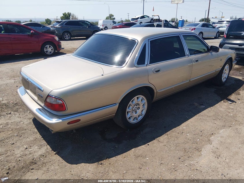 2000 Jaguar Xj series VIN SAJDA23CXYLF19006 IAAI salvage auction — NORMAL WEAR, Clear (New Mexico), sold $475 on 2026-07-13 (photo 4)