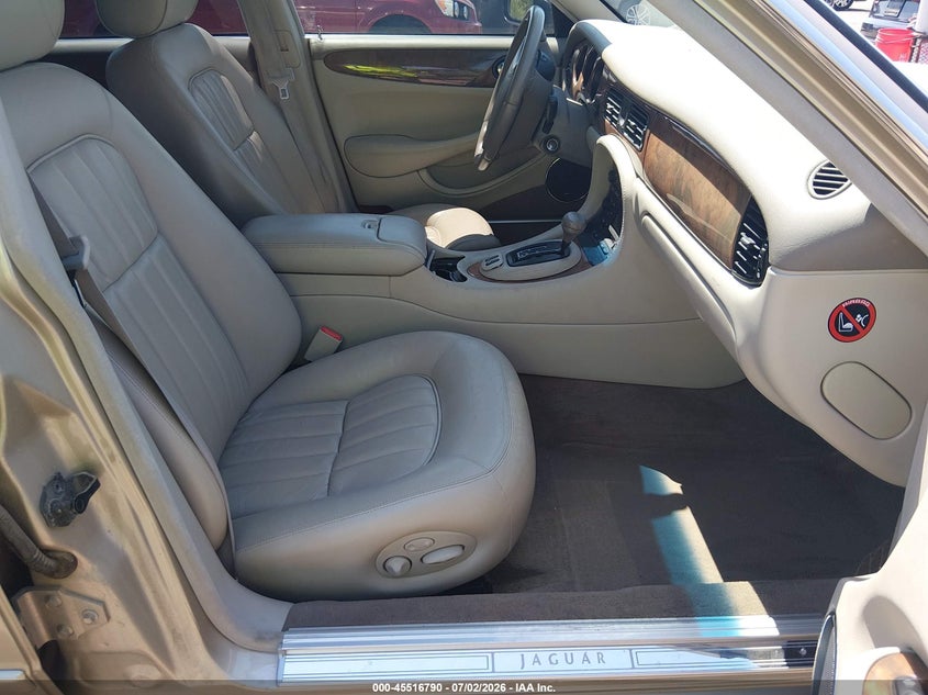 2000 Jaguar Xj series VIN SAJDA23CXYLF19006 IAAI salvage auction — NORMAL WEAR, Clear (New Mexico), sold $475 on 2026-07-13 (photo 5)