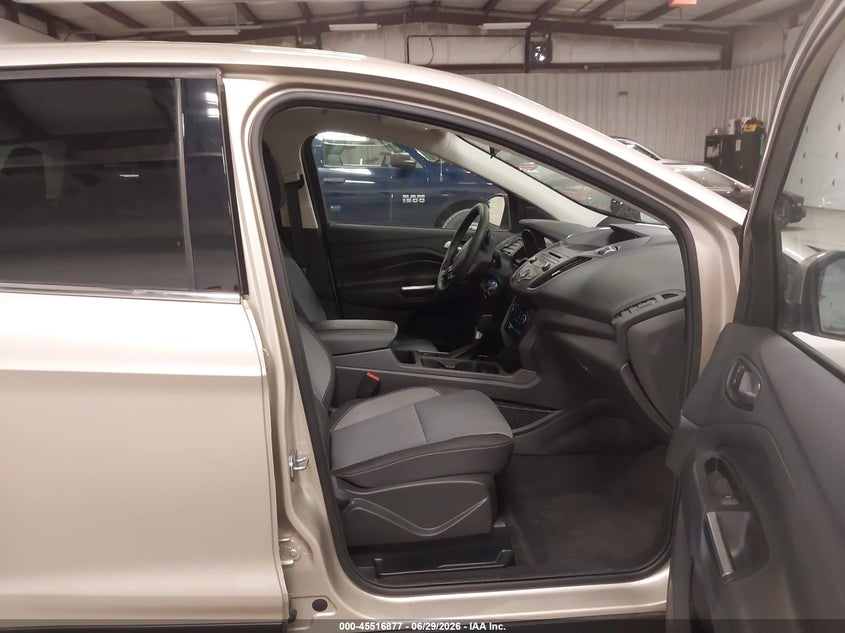 2017 Ford Escape VIN 1FMCU9GDXHUE50401 IAAI salvage auction — NORMAL WEAR, Sf97 (Washington), sold $25 on 2026-07-29 (photo 5)