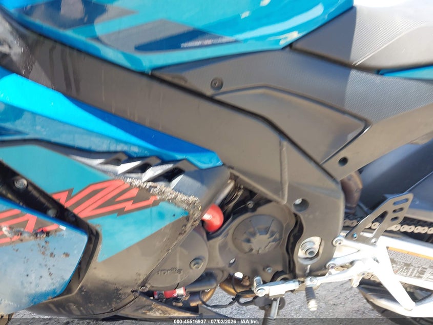2026 Aprilia Rsv VIN ZD4XPUA0XTS000228 IAAI salvage auction — SIDE, Salvage Title, sold $5,075 on 2026-10-07 (photo 9)