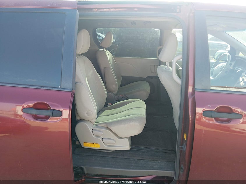 2011 Toyota Sienna VIN 5TDKA3DC5BS003097 IAAI salvage auction — NORMAL WEAR, Clear (Illinois), sold $1,400 on 2026-07-21 (photo 8)