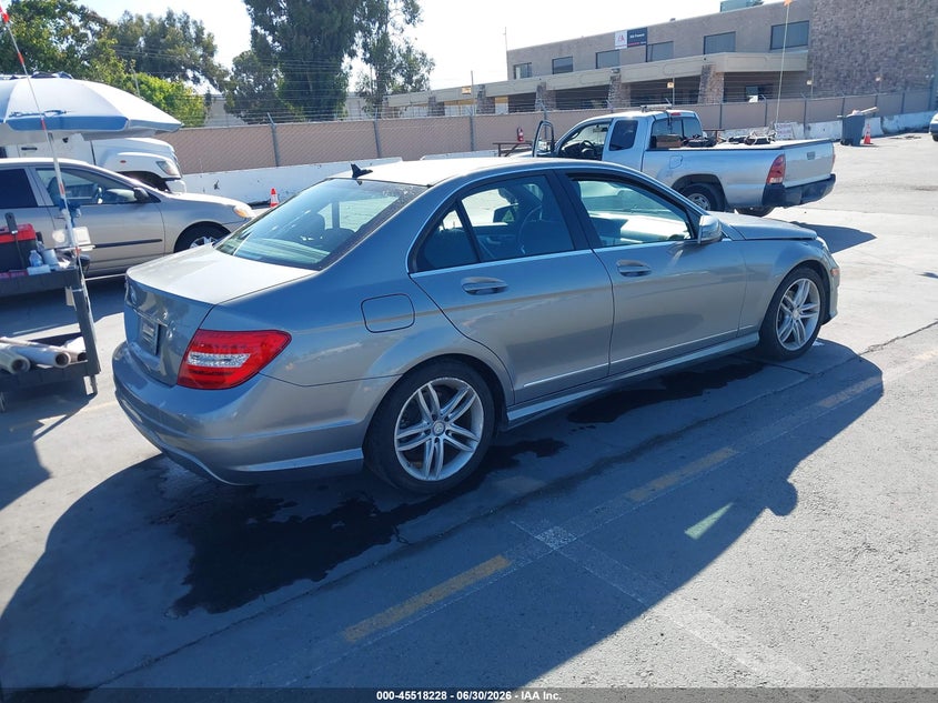 2013 Mercedes-benz C-klasse VIN WDDGF4HB3DA866713 IAAI salvage auction — NORMAL WEAR, Clear - Dealer Only (California), sold $550 on 2026-07-29 (photo 4)