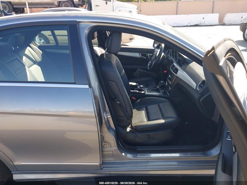 2013 Mercedes-benz C-klasse VIN WDDGF4HB3DA866713 IAAI salvage auction — NORMAL WEAR, Clear - Dealer Only (California), sold $550 on 2026-07-29 (photo 5)