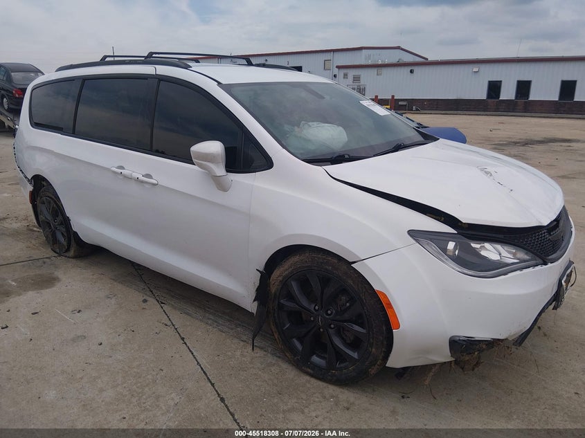 2018 Chrysler Pacifica VIN 2C4RC1BG4JR155365 IAAI salvage auction — FRONT END, Salvage Title, sold $1,500 on 2026-08-25 (photo 1)