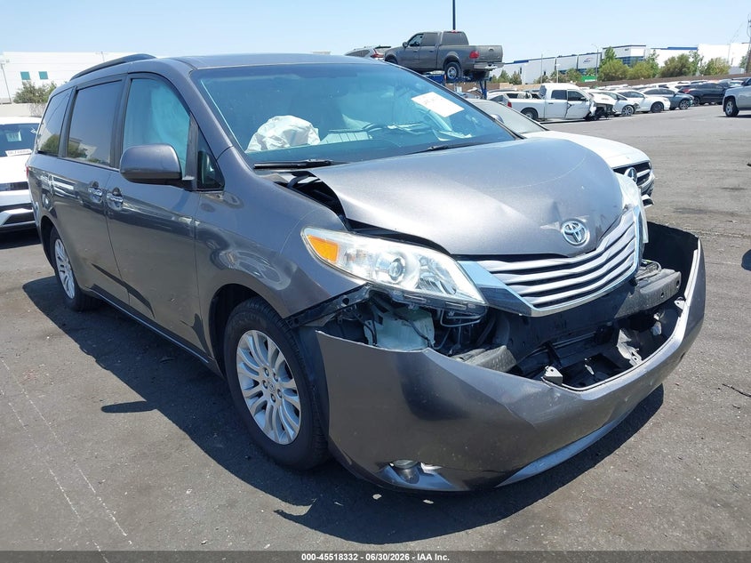 2017 Toyota Sienna VIN 5TDYZ3DC4HS837616 IAAI salvage auction — FRONT END, Salvage Title, sold $6,000 on 2026-07-31 (photo 1)
