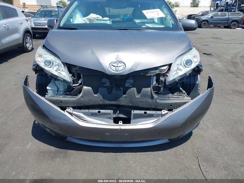 2017 Toyota Sienna VIN 5TDYZ3DC4HS837616 IAAI salvage auction — FRONT END, Salvage Title, sold $6,000 on 2026-07-31 (photo 6)