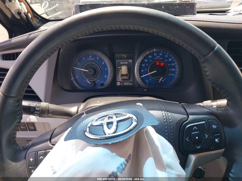 2017 Toyota Sienna VIN 5TDYZ3DC4HS837616 IAAI salvage auction — FRONT END, Salvage Title, sold $6,000 on 2026-07-31 (photo 7)