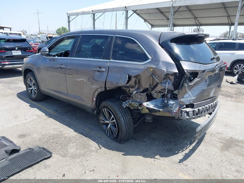 2019 Toyota Highlander VIN 5TDZZRFH9KS303261 IAAI salvage auction — REAR END, Salvage (California), sold $1,600 on 2026-07-28 (photo 3)