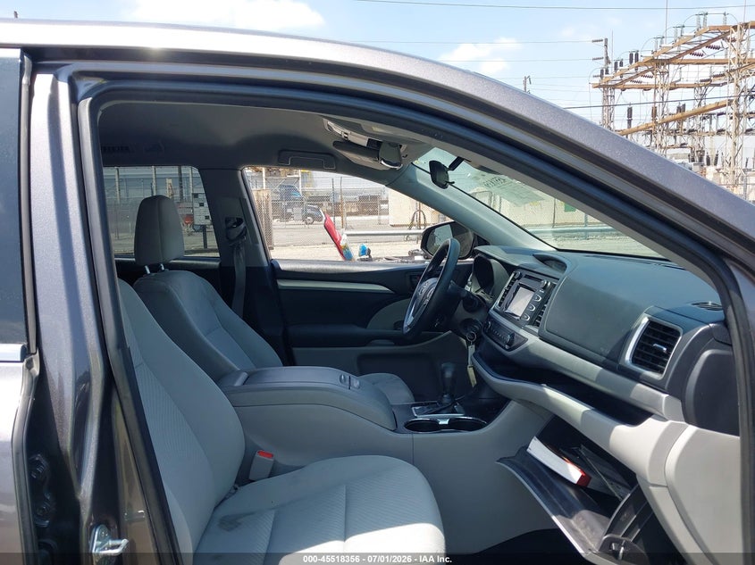 2019 Toyota Highlander VIN 5TDZZRFH9KS303261 IAAI salvage auction — REAR END, Salvage (California), sold $1,600 on 2026-07-28 (photo 5)