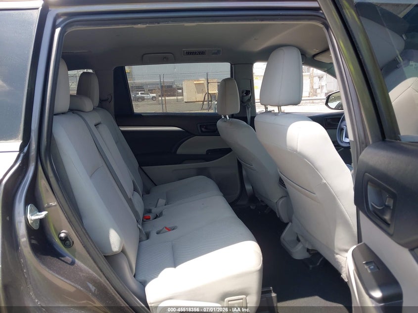 2019 Toyota Highlander VIN 5TDZZRFH9KS303261 IAAI salvage auction — REAR END, Salvage (California), sold $1,600 on 2026-07-28 (photo 8)