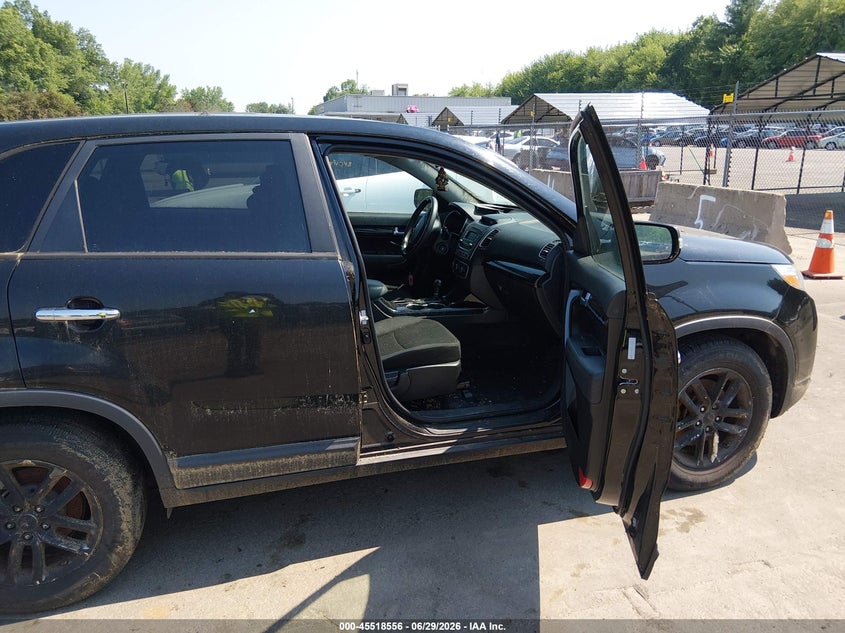 2014 Kia Sorento VIN 5XYKTCA68EG479872 IAAI salvage auction — NORMAL WEAR, Clear (Connecticut), sold $950 on 2026-07-16 (photo 5)