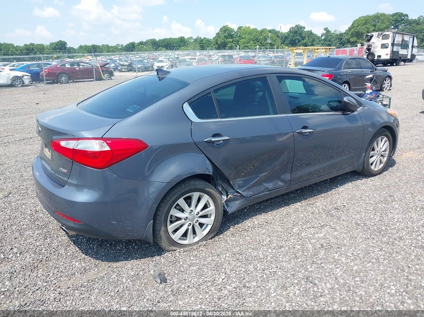 2015 Kia Forte VIN KNAFX4A87F5266125 IAAI salvage auction — RIGHT SIDE, Salvage Title, sold $1,500 on 2026-08-01 (photo 4)