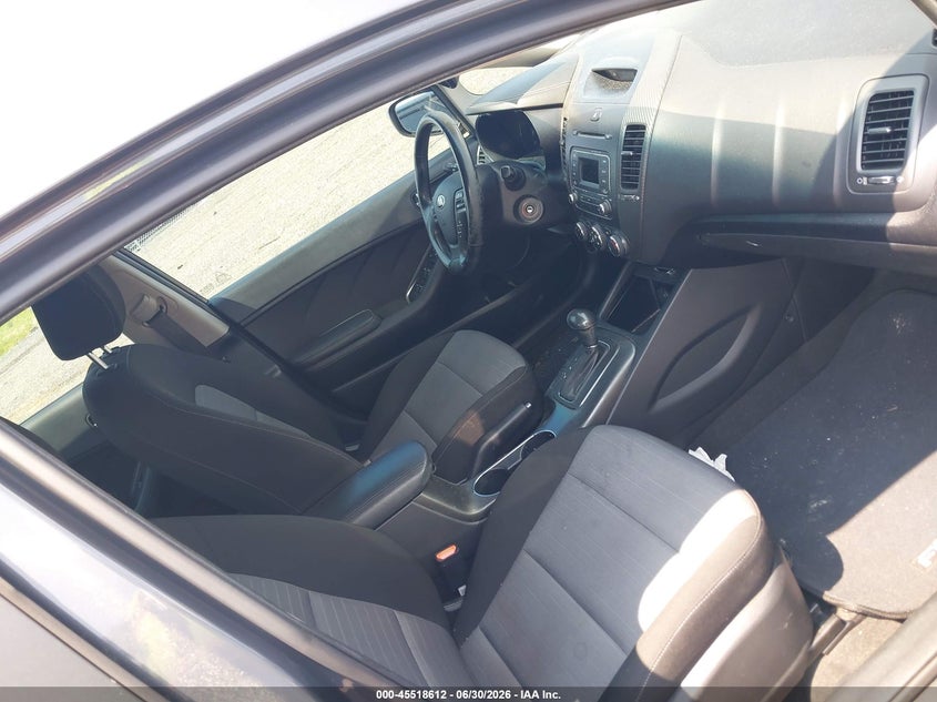 2015 Kia Forte VIN KNAFX4A87F5266125 IAAI salvage auction — RIGHT SIDE, Salvage Title, sold $1,500 on 2026-08-01 (photo 5)