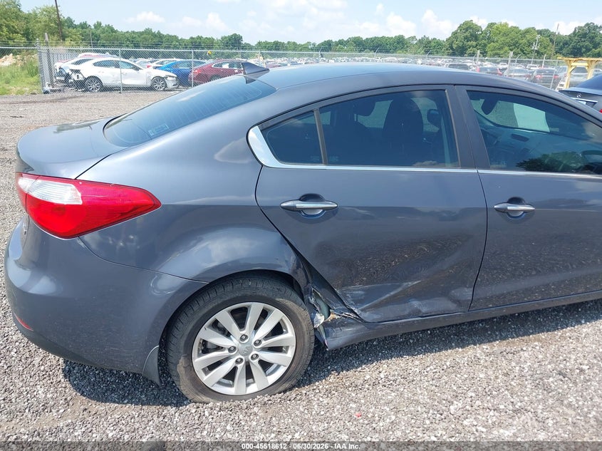 2015 Kia Forte VIN KNAFX4A87F5266125 IAAI salvage auction — RIGHT SIDE, Salvage Title, sold $1,500 on 2026-08-01 (photo 6)