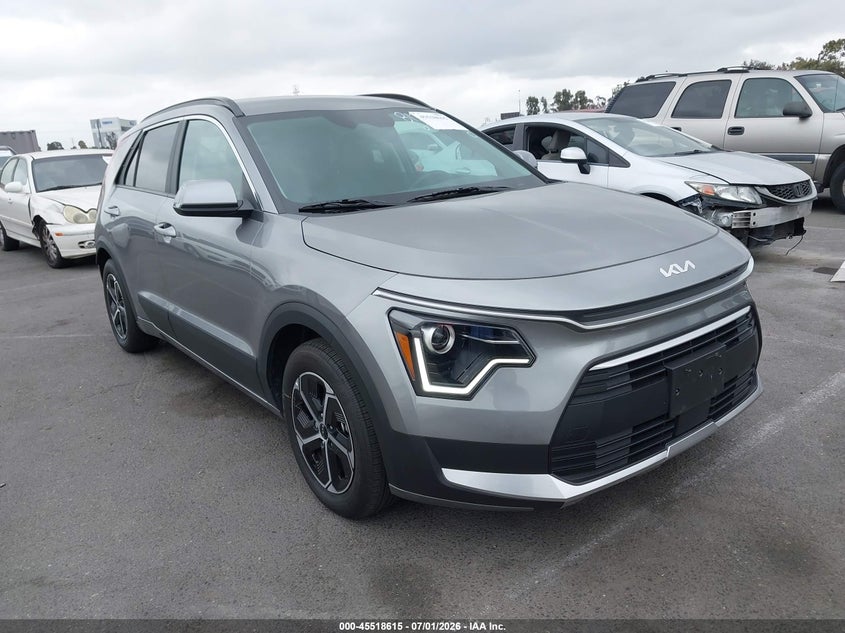 2025 Kia Niro VIN KNDCS3LF3S5251593 IAAI salvage auction — BIO HAZARD, Salvage Title, sold $14,100 on 2026-08-20 (photo 1)