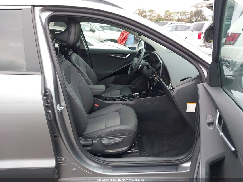 2025 Kia Niro VIN KNDCS3LF3S5251593 IAAI salvage auction — BIO HAZARD, Salvage Title, sold $14,100 on 2026-08-20 (photo 5)