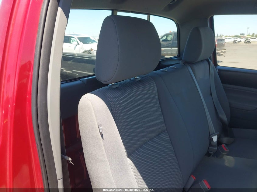 2014 Toyota Tacoma VIN 5TFPX4EN8EX019786 IAAI salvage auction — RIGHT SIDE, Salvage Title, sold $8,750 on 2026-07-29 (photo 8)